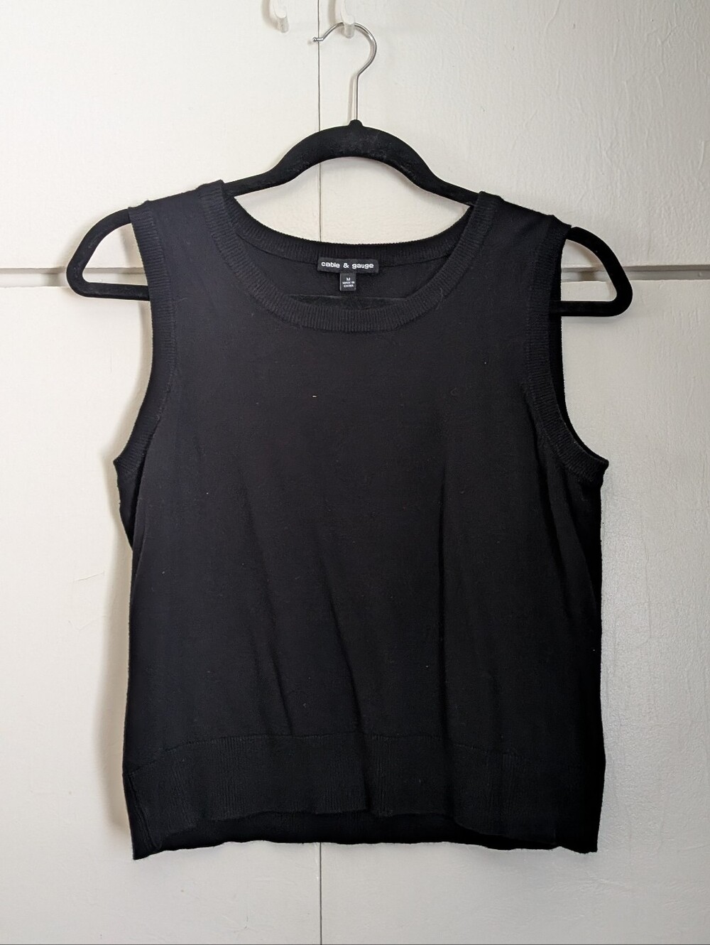 Cable & Gauge Women's Cropped Sweater Tank